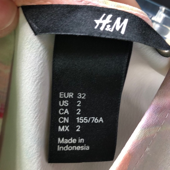 H&M Sleeveless High-Low Watercolor Top - Picture 5 of 6